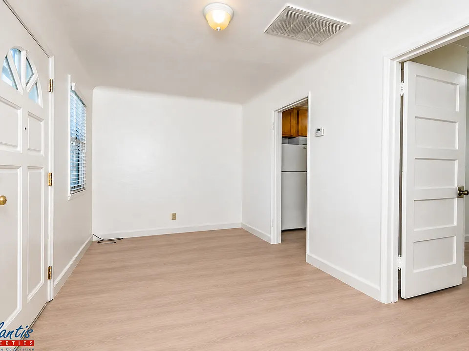 355 N Autumn St #4
