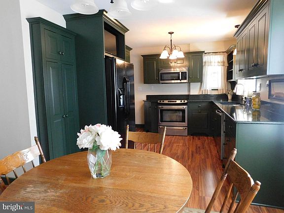 3rd image of 15253 Ressler Ln