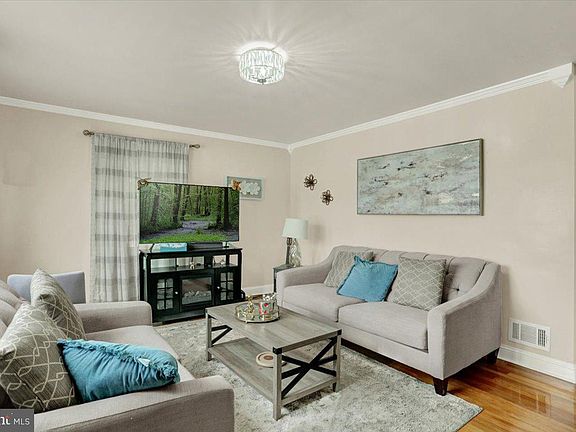 4th image of 3539 Freemont St