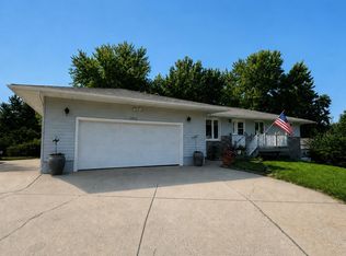 1902 Maurer Dr, Norfolk, NE 68701