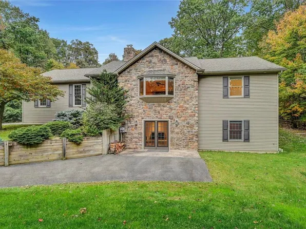 528 Hemlock Rd, West Penn Township, PA 18252