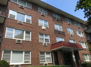 1240 W Jarvis Ave #405, Chicago, IL 60626