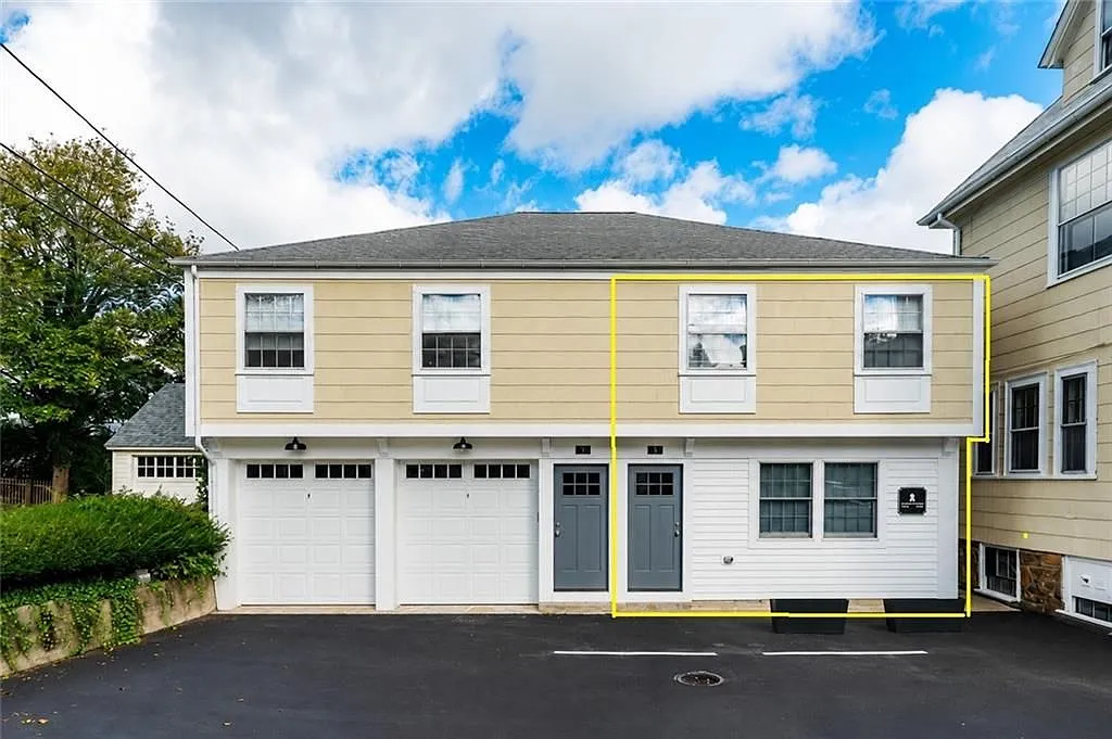 2 bed, 1.0 bath, 1247 sqft, $2,200 — Photo 1