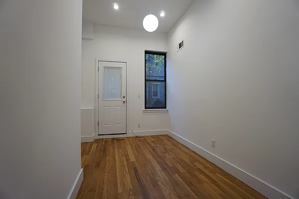 Rented by Rennit Inc. | media 28