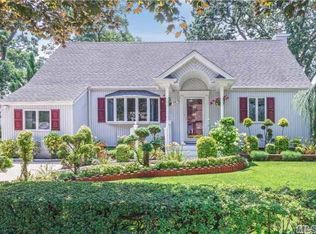 164 Saint Regis Dr, Massapequa Park, NY 11762