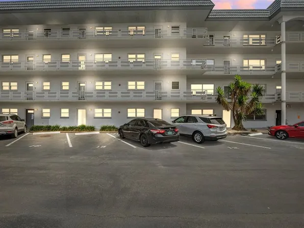 3018 59th St S APT 405, Gulfport, FL 33707