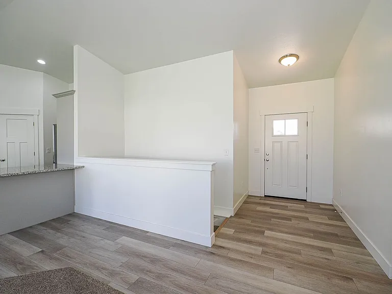 546 W 1730 N — Photo 12