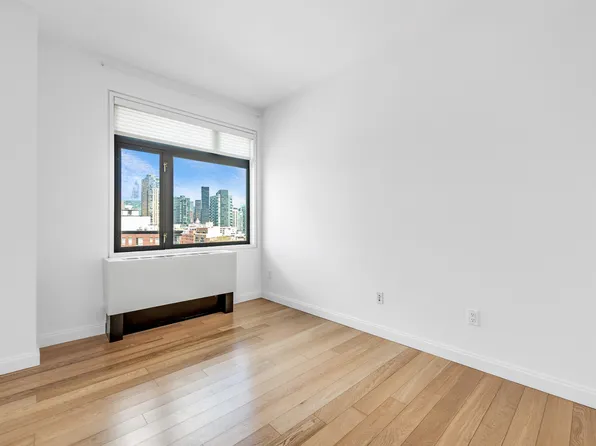 11-02 49th Avenue image 11 of 27