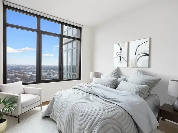 92-27 160th Street image 4 of 39