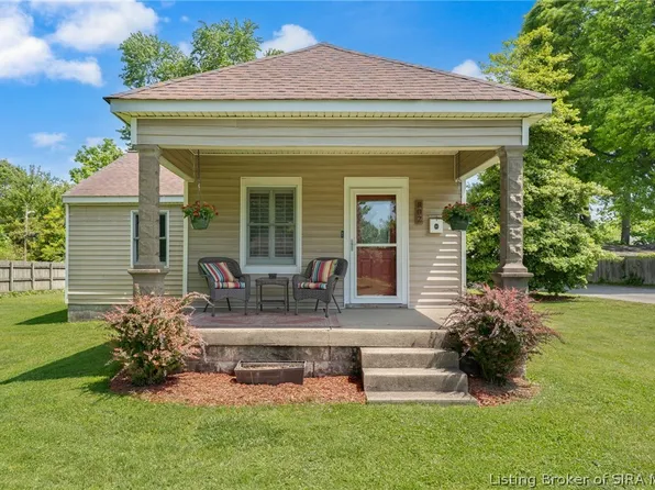 802 N McKinley Avenue, Clarksville, IN 47129