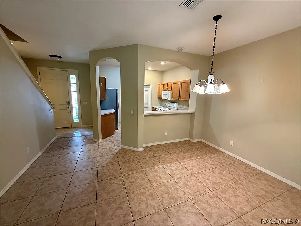 2 bed, 2.5 bath, 1359 sqft, $1,600 — Photo 2