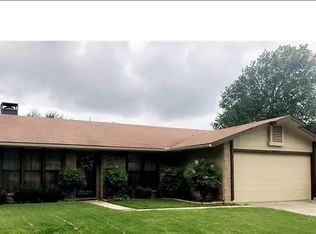 2304 Hollybush Ln, Bedford, TX 76021