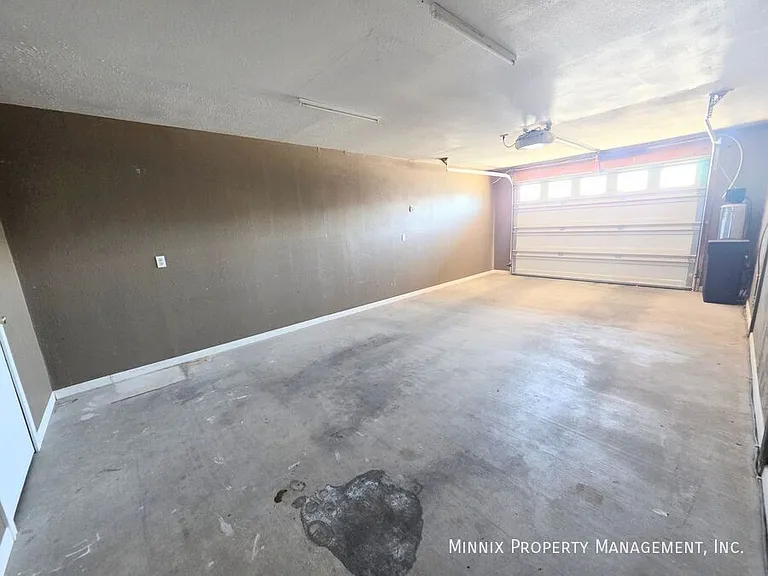 1325 E Cowden Ave — Photo 17