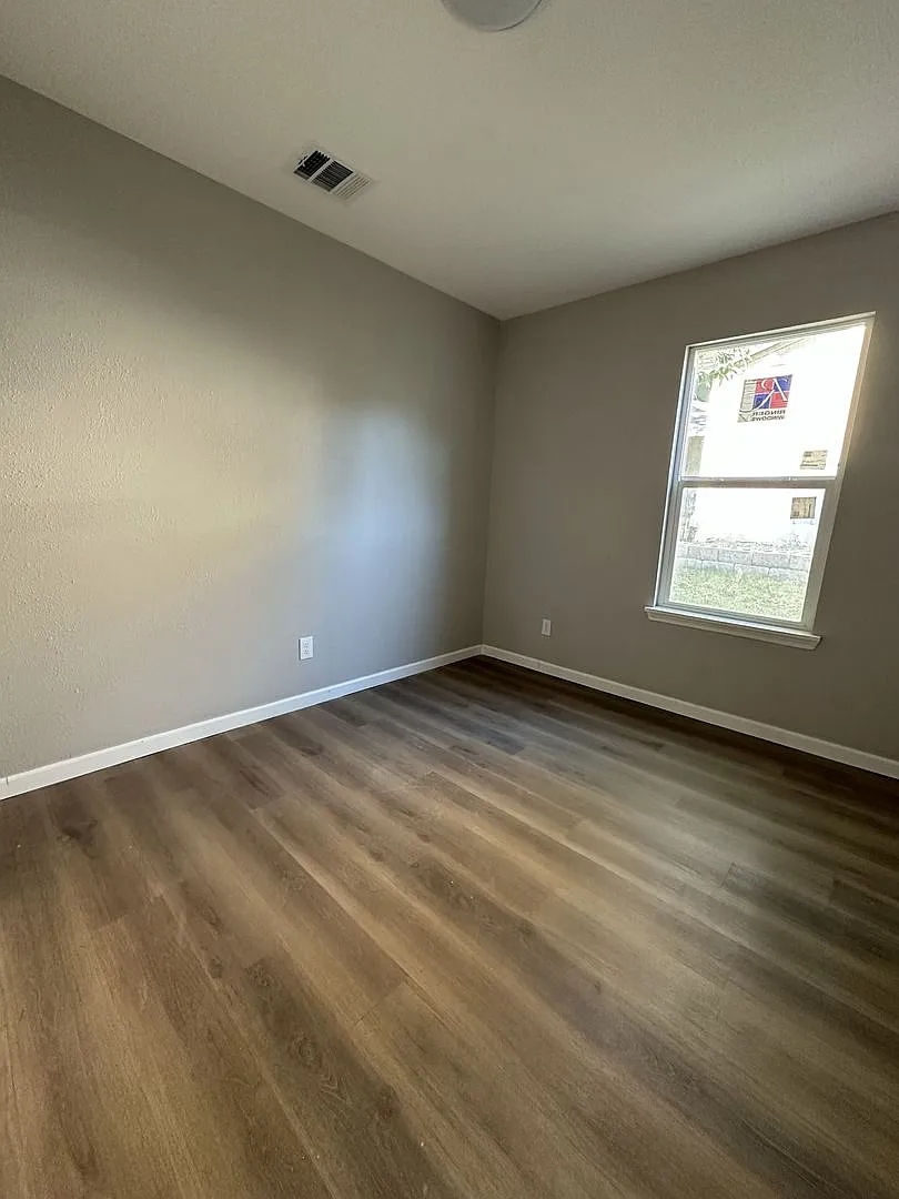 Comfortable Austin Home in a Convenient Location — Photo 3