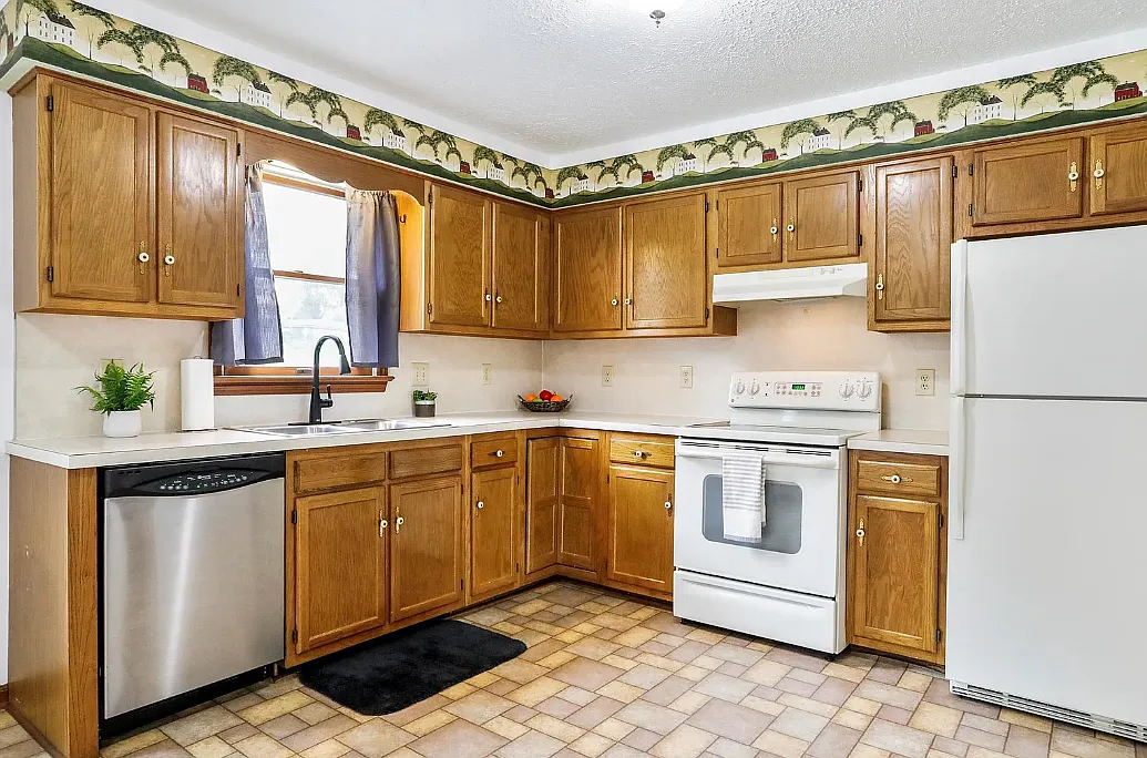 2 bed, 1.5 bath, 1216 sqft, $1,550 — Photo 4