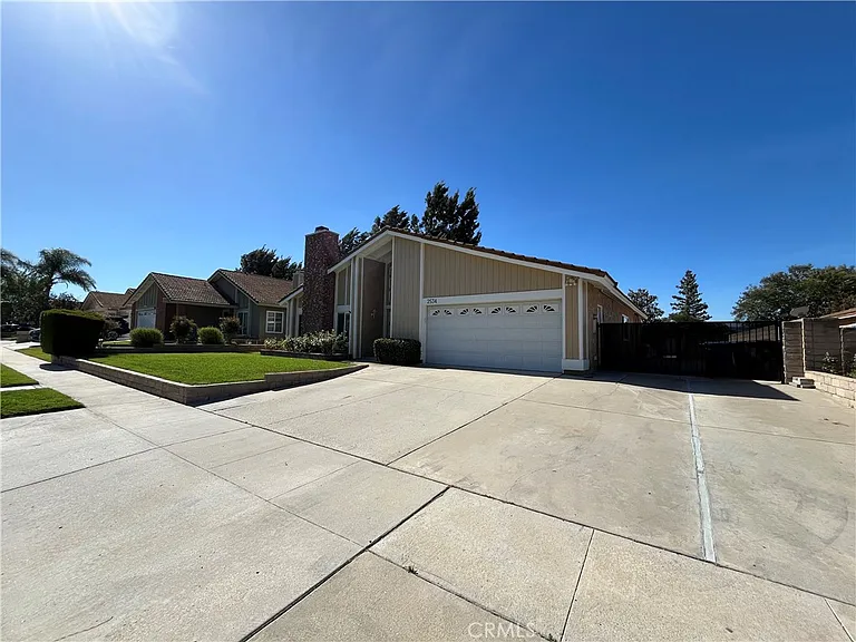 2534 Roxy St — Photo 2