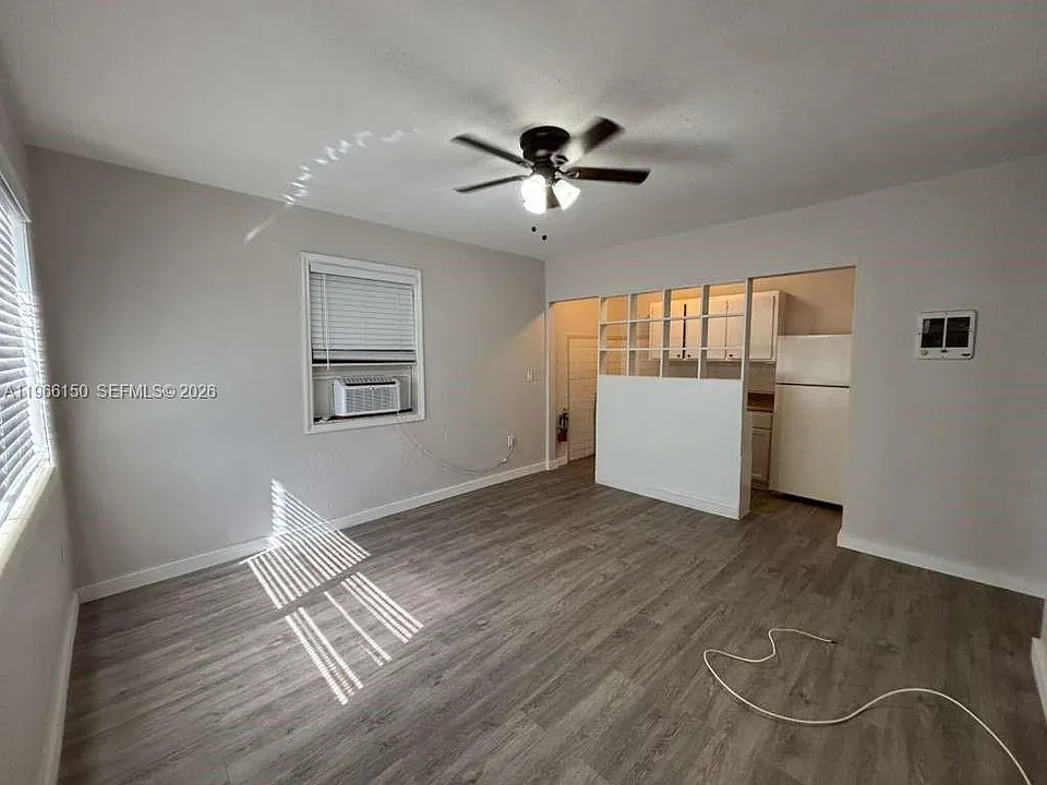 301 Sharar Ave #4