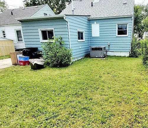 4th image of 1660 Central Ave