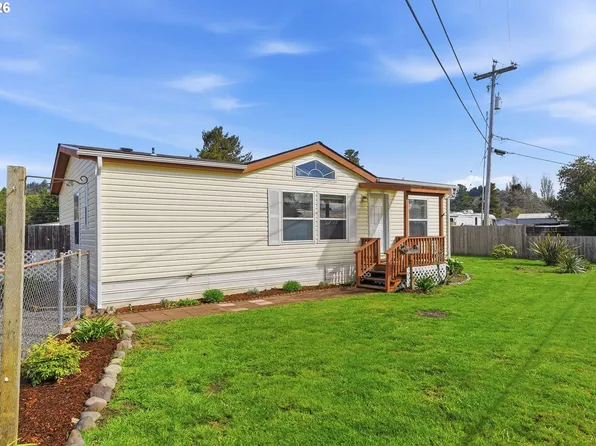 1002 Bowron Rd, Lakeside, OR 97449