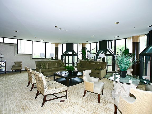 4th image of 1600 N Oak St APT 208