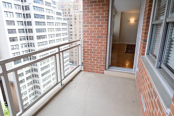 Sold by Agranoff Real Estate | media 7