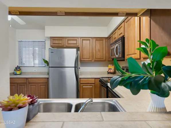 1810 E Blacklidge Dr #Drive108, Tucson, AZ 85719