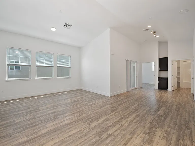 Vela Apartments — Photo 120