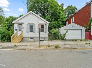 372 9th St, Troy, NY 12180