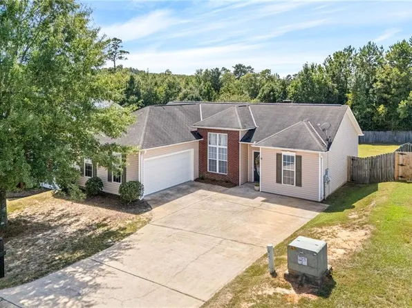 2819 Dotti Dr, Phenix City, AL 36870