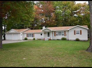 402 Collingwood St, Houghton Lake, MI 48629