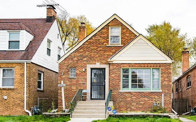 14307 S La Salle St photo 1