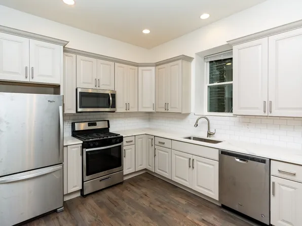 447 N Carpenter St APT 1R, Chicago, IL 60642