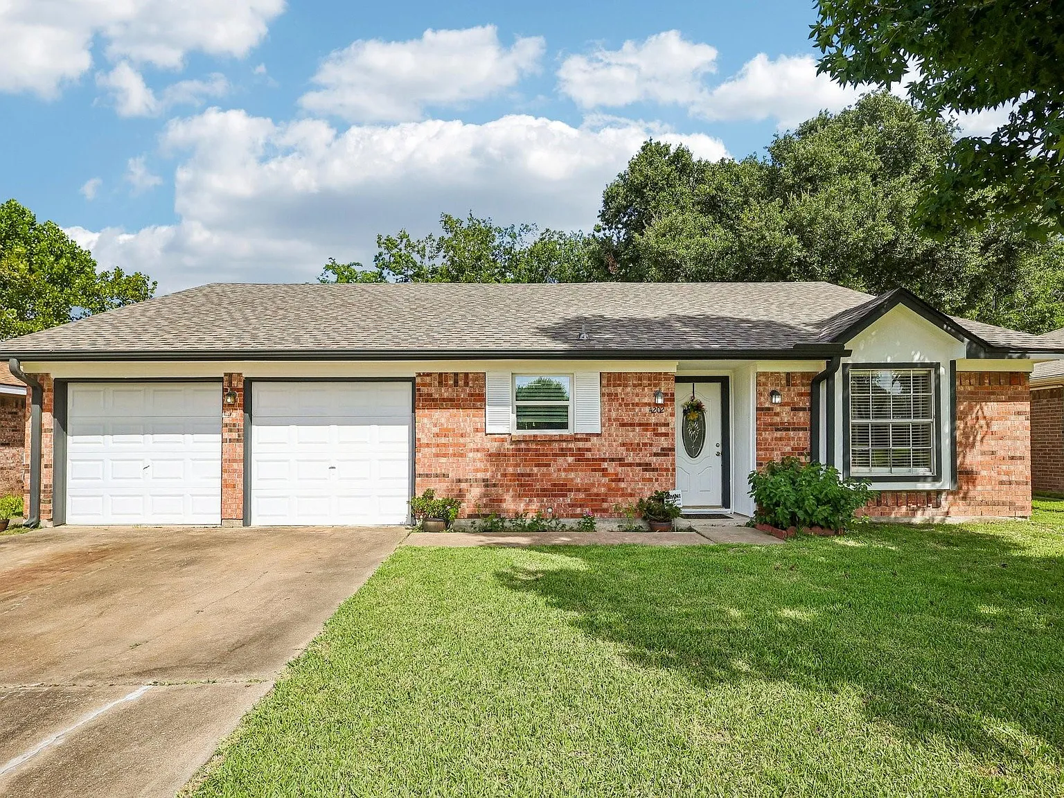 3 bed, 2.0 bath, 1650 sqft, $1,850 — Photo 2