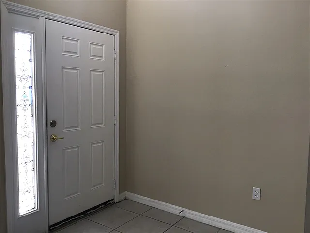 7713 Rex Hill Trl — Photo 2