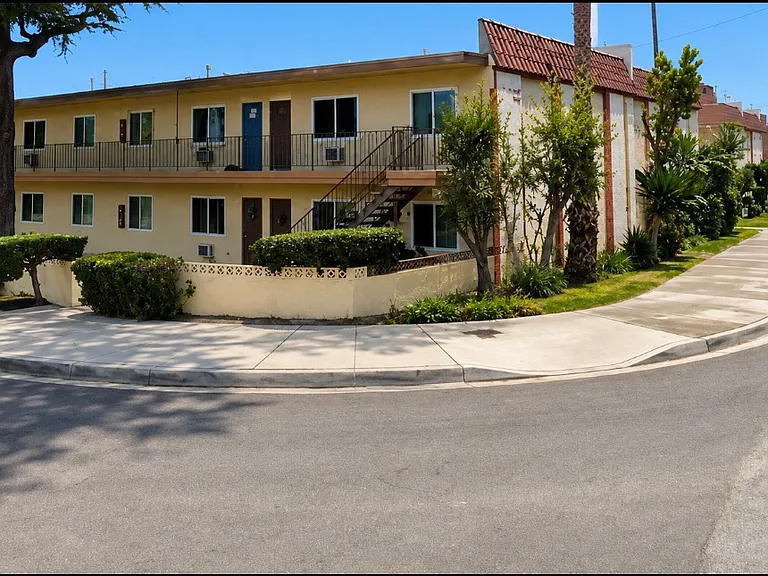 810 W Duarte Rd #127 — Photo 1