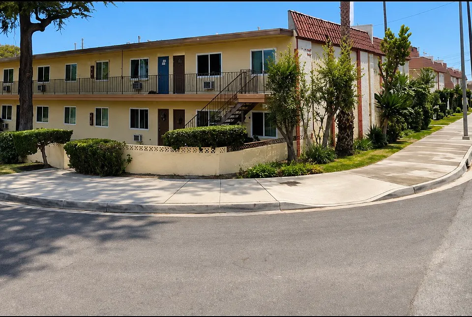 810 W Duarte Rd #127