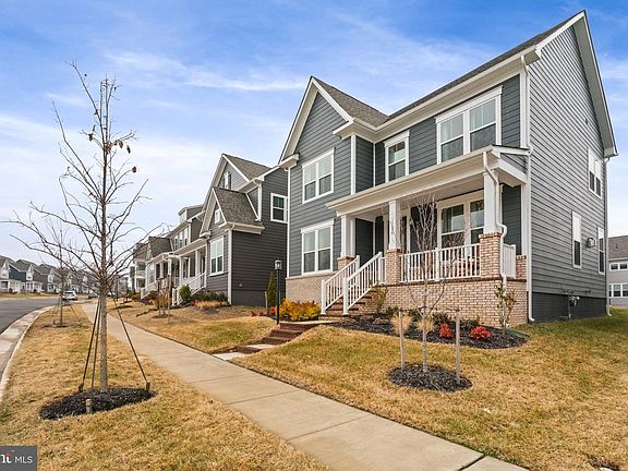 3rd image of 1924 Serviceberry Rd