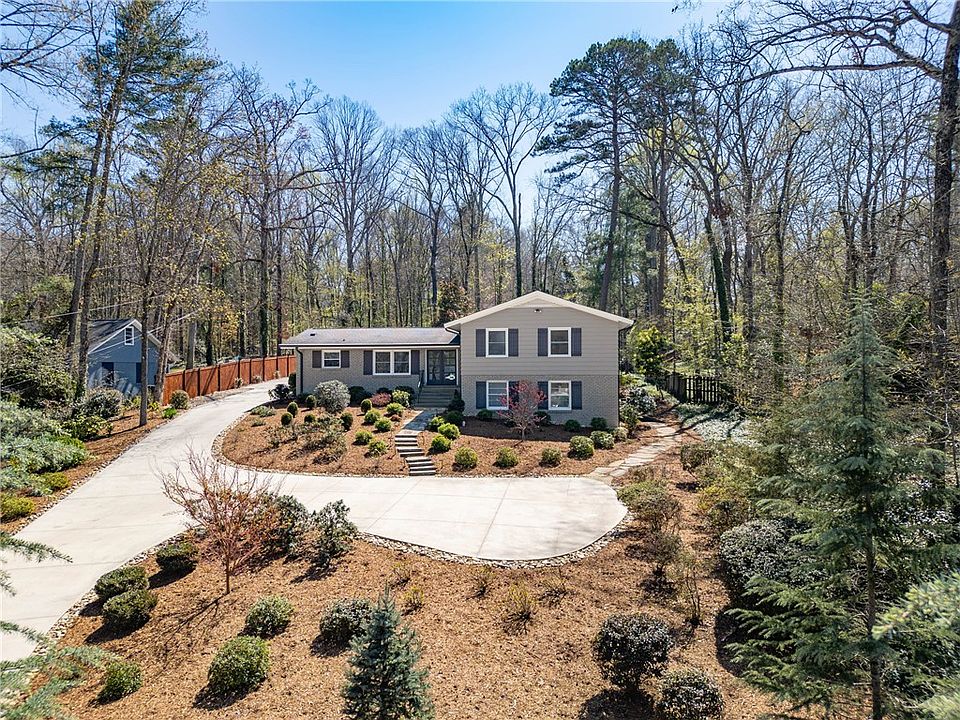1st image of 210 Riggs Dr