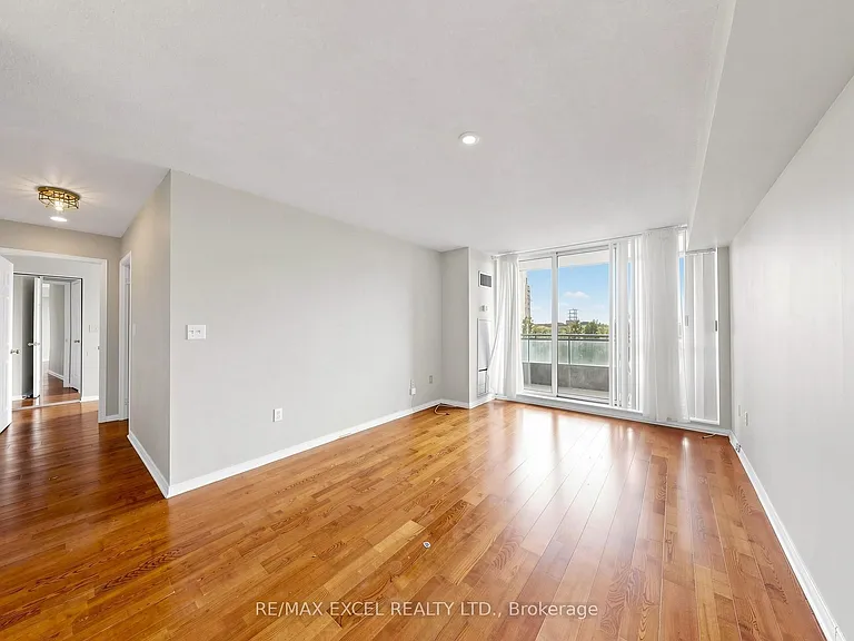 28 Pemberton Ave #706 — Photo 1