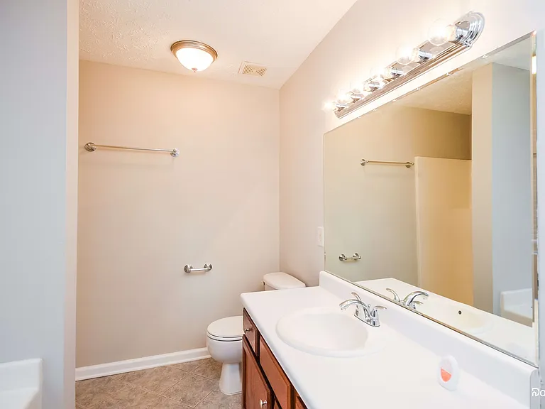 300 Claremont Dr — Photo 10