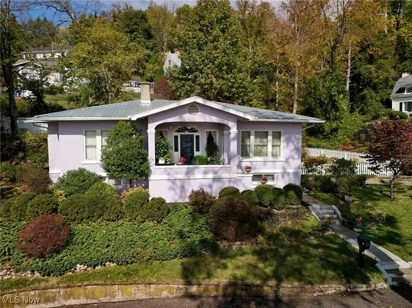 7 Arlington Dr, Wheeling, WV 26003