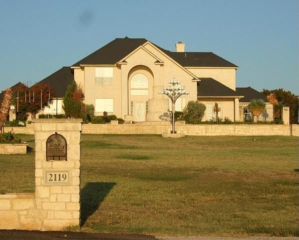 1st image of 2119 Lakeshore Dr