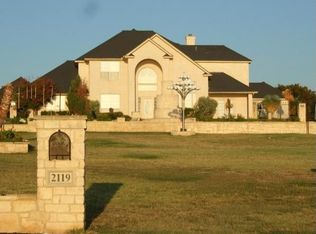 2119 Lakeshore Dr, Cleburne, TX 76033