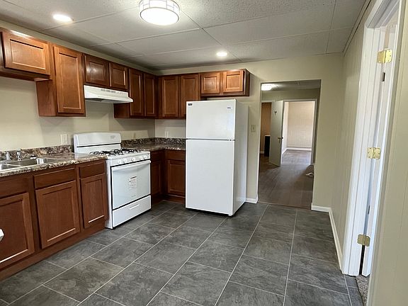 2nd image of 220 E Cook St #2