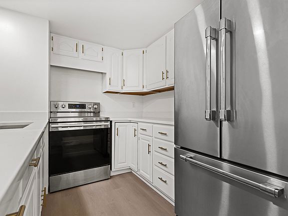 5th image of 3016 Oriental Ct