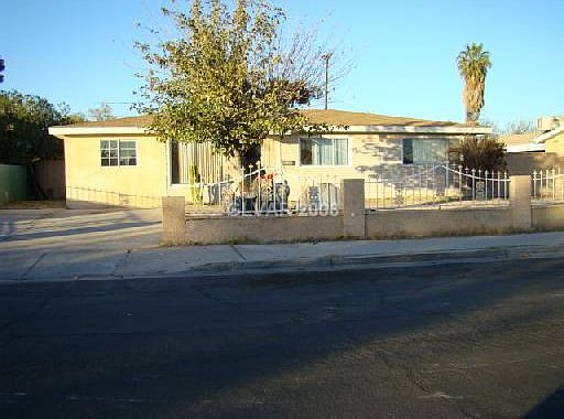 1st image of 1104 Leonard Ave