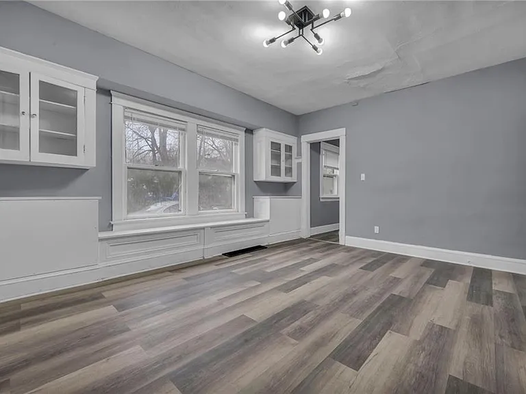 1114 E 112th St #1 — Photo 16