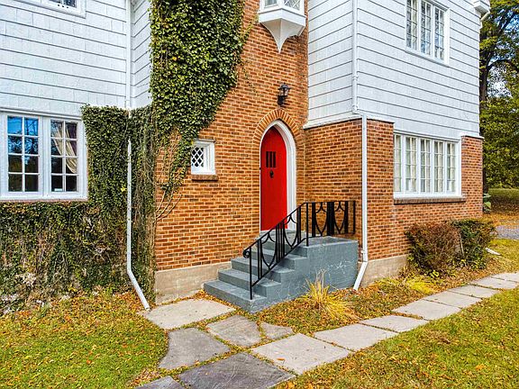 2nd image of 68 Cottage St