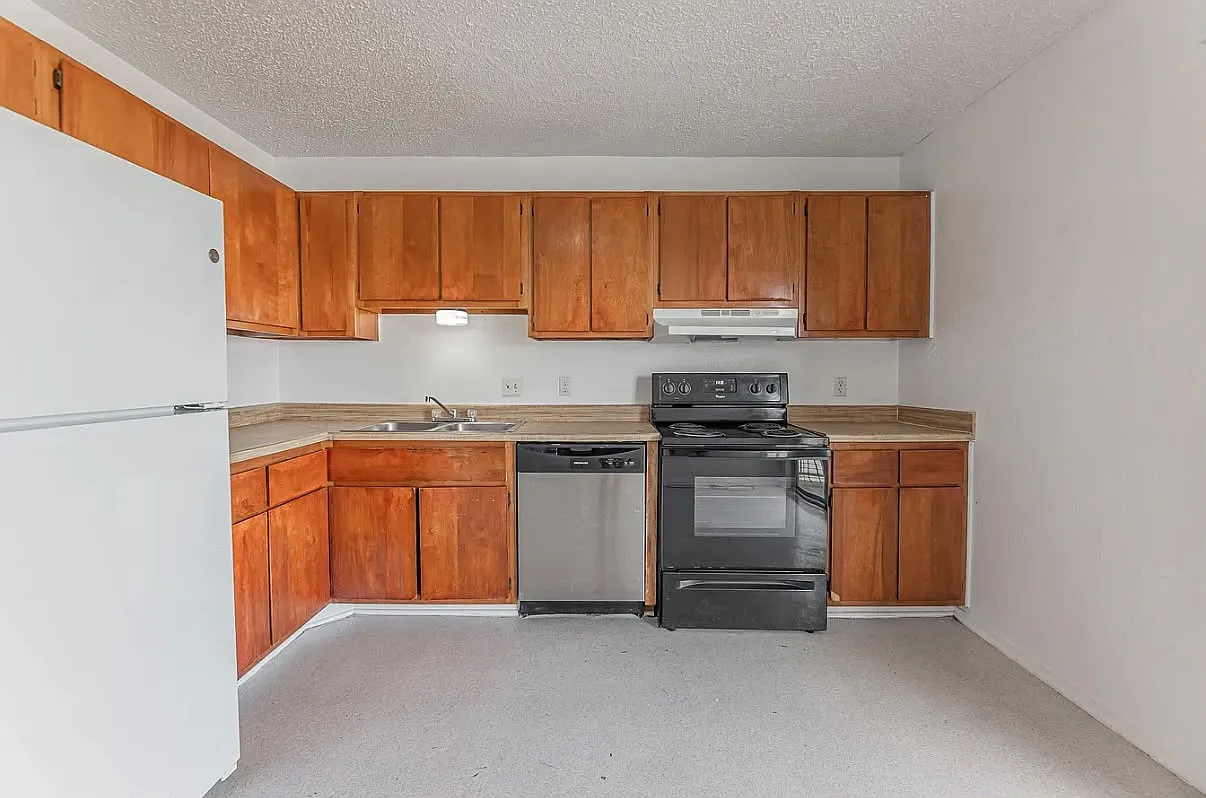 2 bed, 3360 sqft, $900 — Photo 4