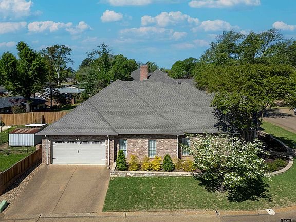 3rd image of 702 Fairmont Dr